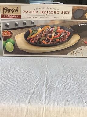 Parini Black Cast Iron Fajita Skillet Set